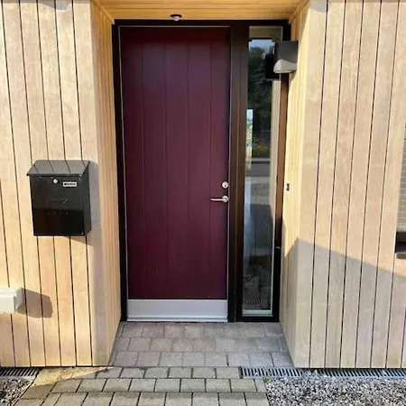 Luxury Waterfront 3 Bedroom/3 Bathroom Townhouse 헤일