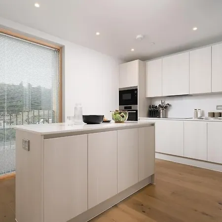 Luxury Waterfront 3 Bedroom/3 Bathroom Townhouse *